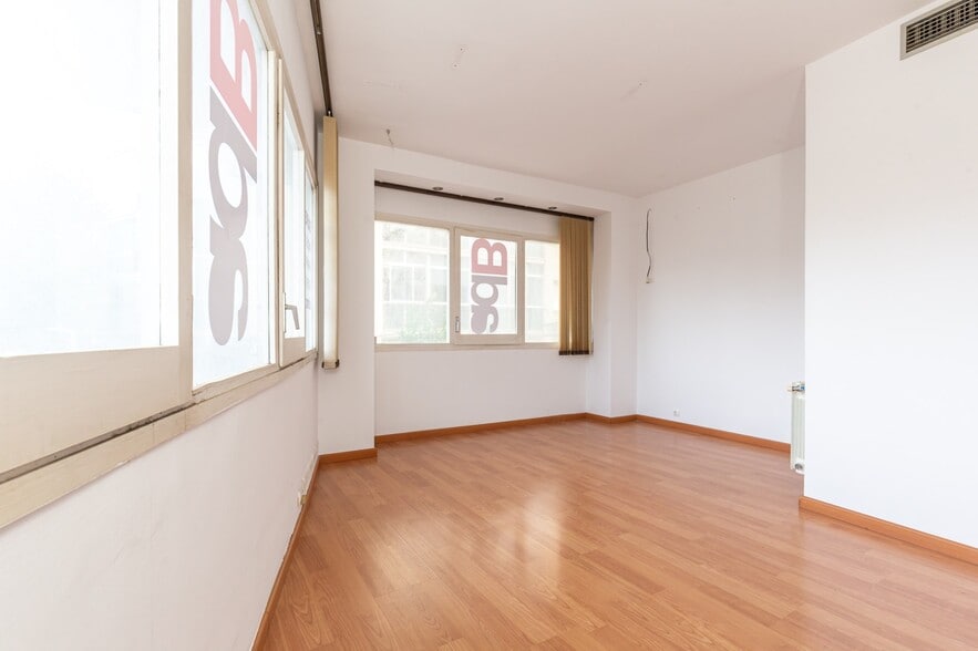 Office in Esplugues de Llobregat, Barcelona for lease - Interior Photo - Image 1 of 1