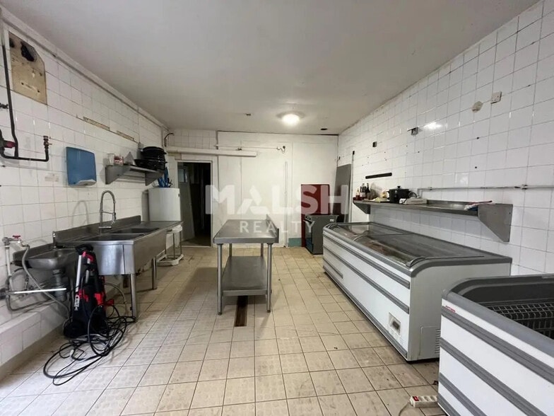 Commerce de détail dans Villeurbanne à louer - Photo intérieure - Image 2 de 7