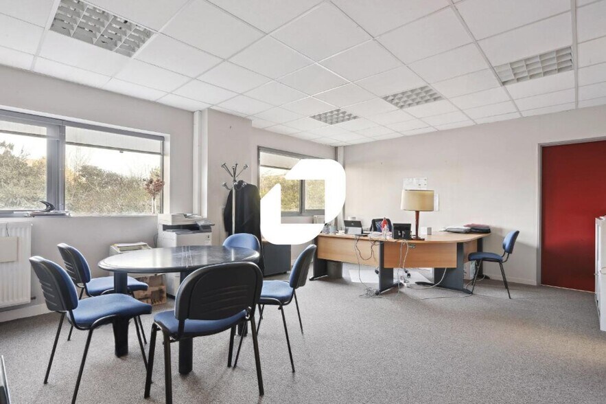 Office in Neuilly-Plaisance for lease - Interior Photo - Image 1 of 11