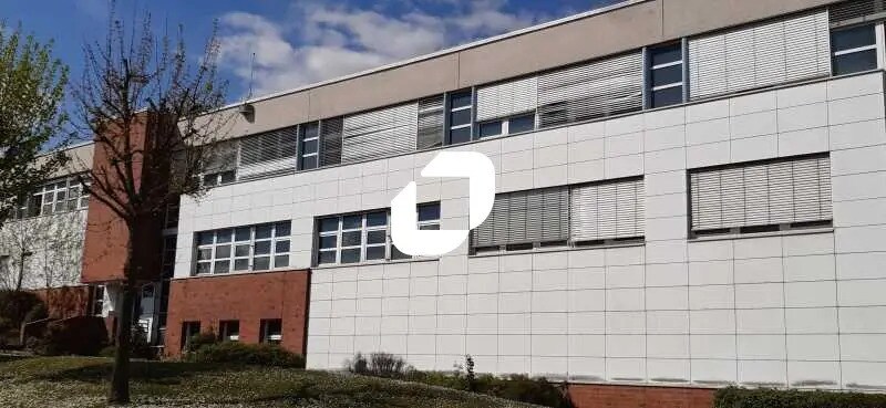 Bureau dans Goussainville à louer - Photo du bâtiment - Image 2 de 8