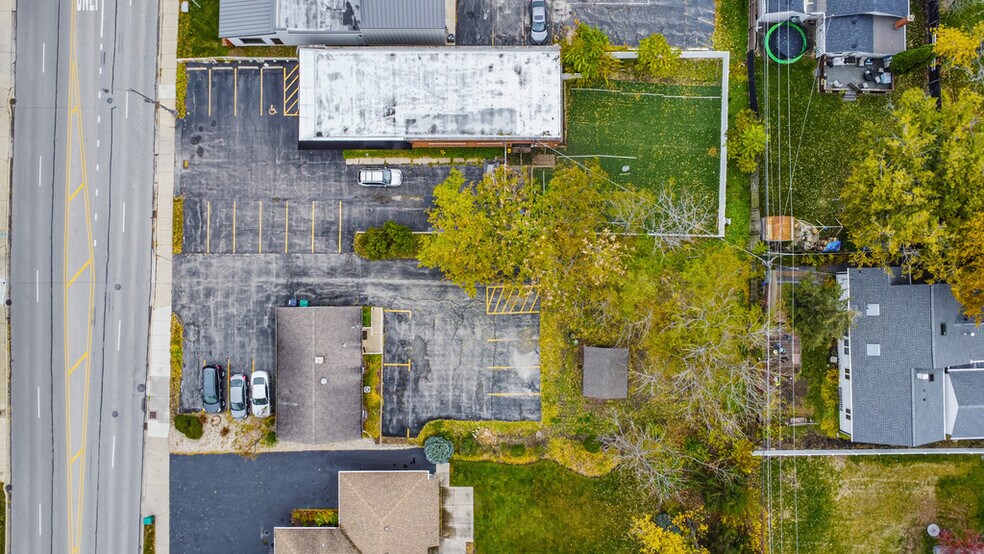 619 S Main St, Lombard, IL à vendre - Photo du bâtiment - Image 3 de 74