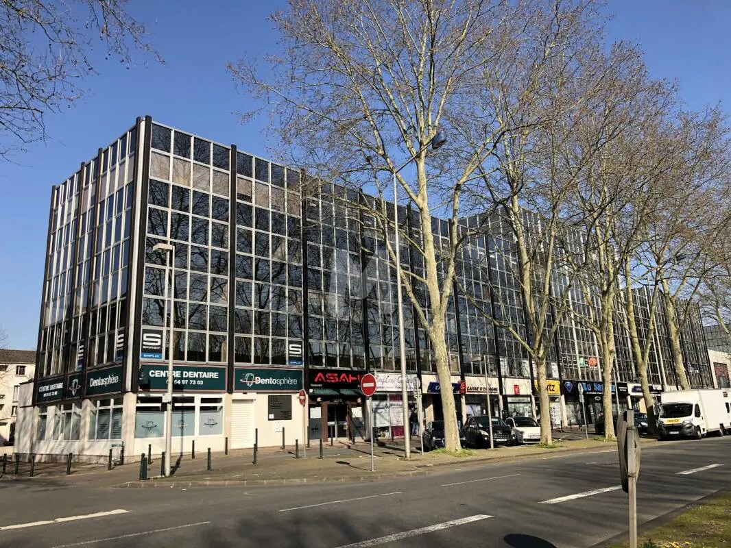 Commerce de détail dans Évry-Courcouronnes à louer Photo du bâtiment- Image 1 de 11