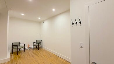 16 E 41st St, New York, NY à louer Photo intérieure- Image 2 de 4