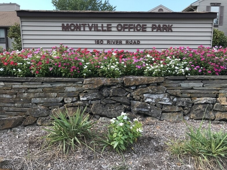 150 River Rd, Montville, NJ à vendre - Photo du bâtiment - Image 2 de 13