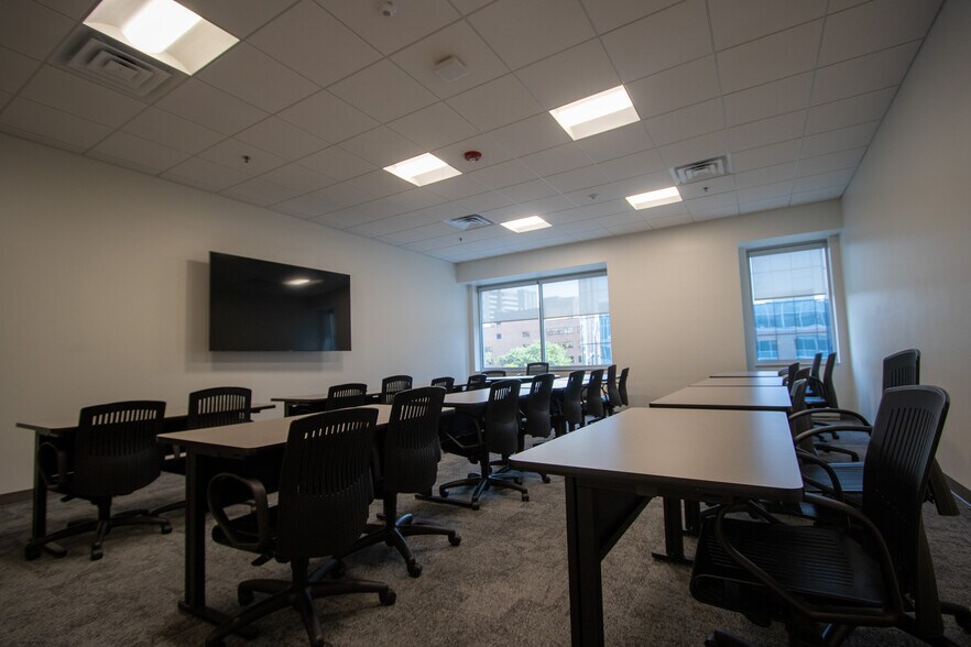 789 N Water St, Milwaukee, WI for lease - Interior Photo - Image 3 of 15