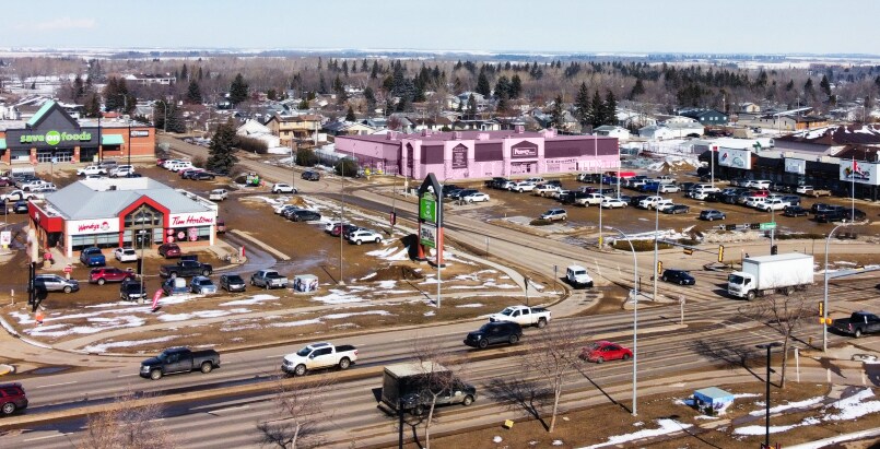 6520 48 Av, Camrose, AB à vendre Photo du bâtiment- Image 1 de 1