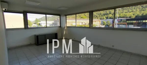 Office in Aubagne for lease - Interior Photo - Image 1 of 5