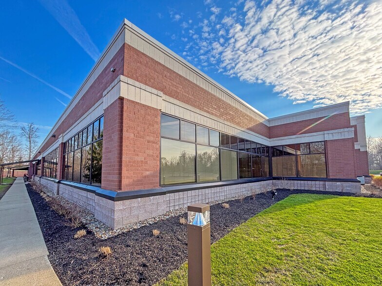 280 Executive Pky W, Hudson, OH à louer - Photo du bâtiment - Image 3 de 7