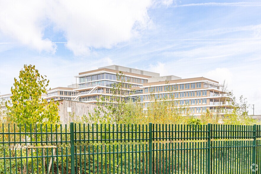 1 Place Des Papeteries, Nanterre à louer - Photo du bâtiment - Image 3 de 3
