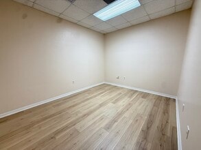 8931 Conference Dr, Fort Myers, FL à louer Photo intérieure- Image 2 de 3