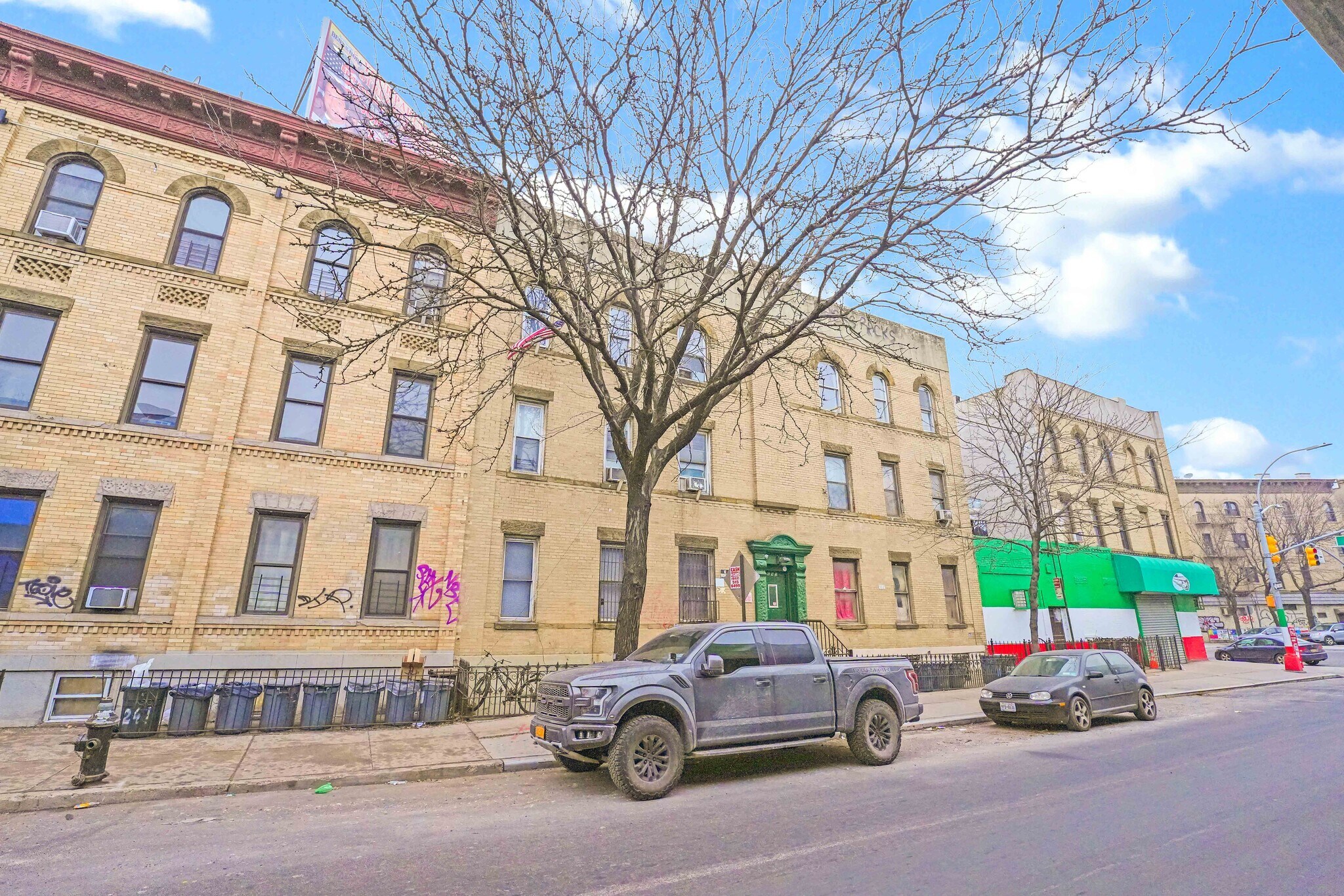 695 Meeker Ave, Brooklyn, NY à vendre Photo du bâtiment- Image 1 de 11