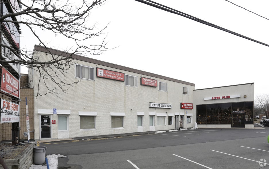 196-210 E Route 59, Nanuet, NY for lease - Building Photo - Image 2 of 6