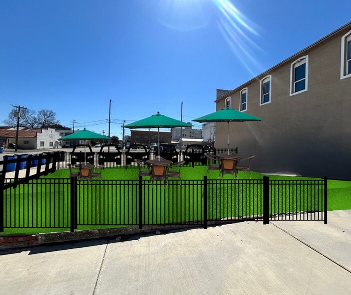 211 E Court St, Seguin, TX for lease - Building Photo - Image 3 of 3