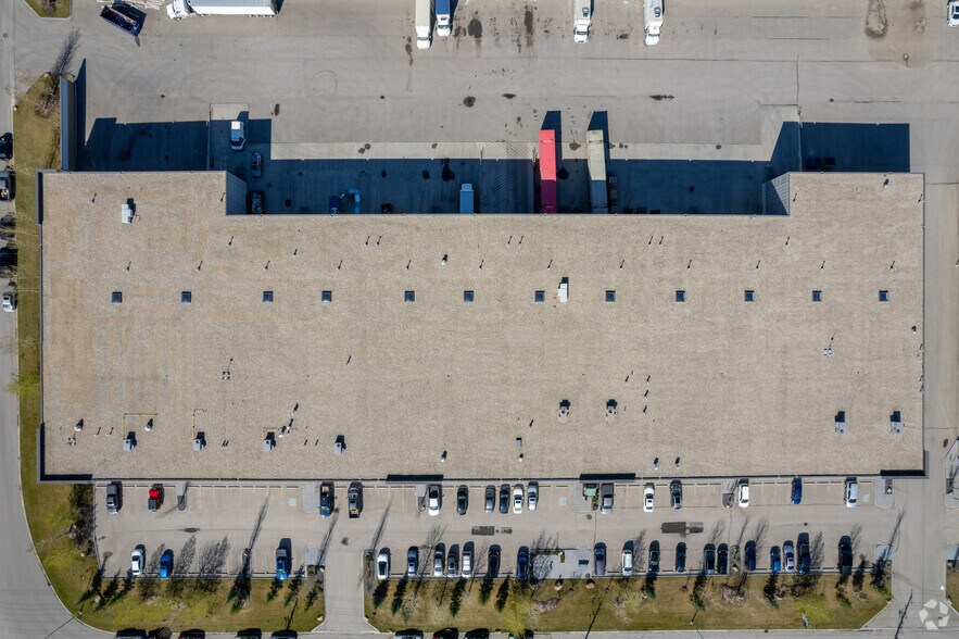 8009 57th St SE, Calgary, AB à louer - Aérien - Image 3 de 6