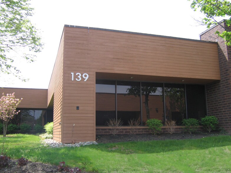 139 Gaither Dr, Mount Laurel, NJ à vendre - Photo du bâtiment - Image 2 de 4