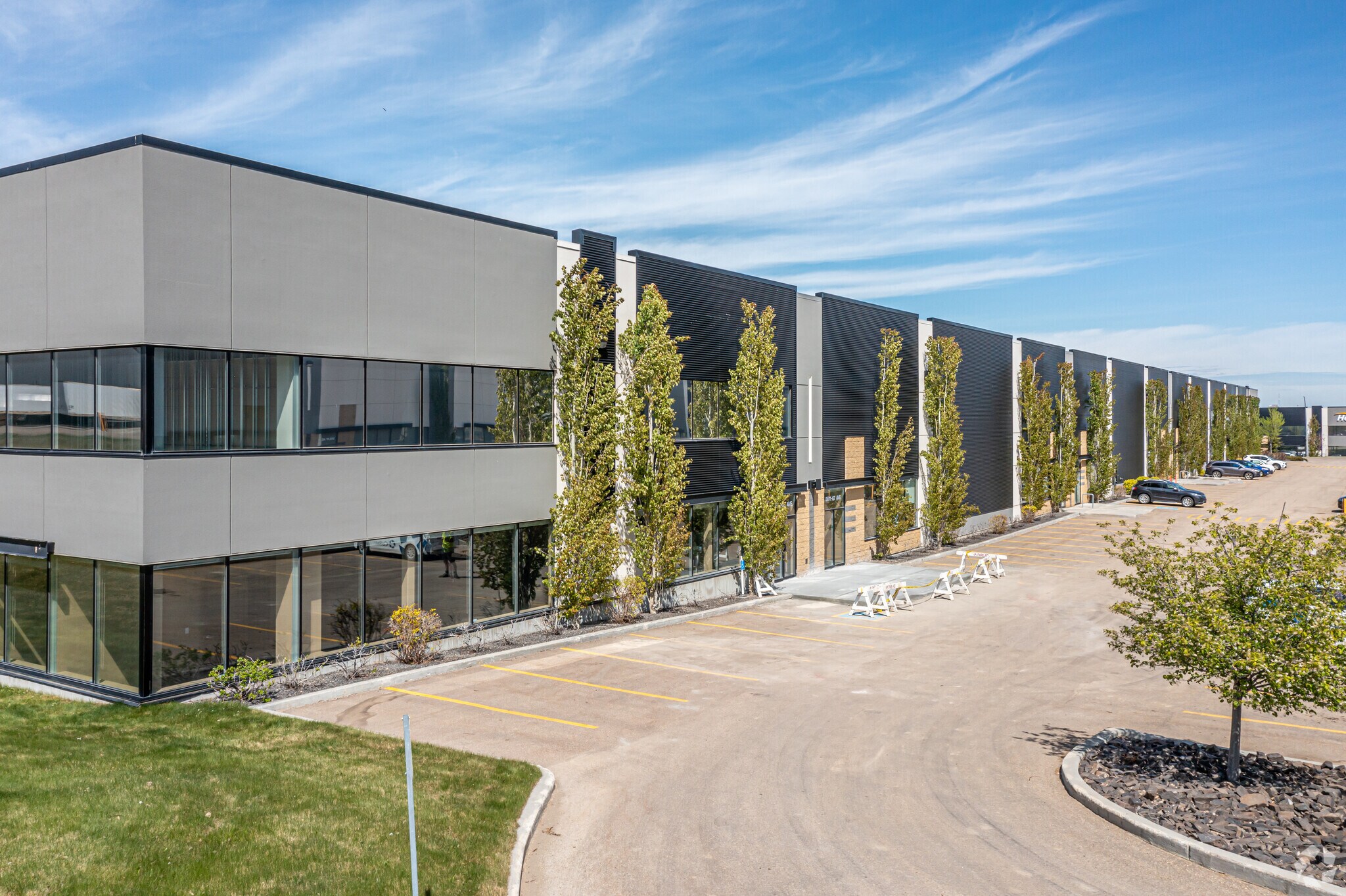 6704-6744 50th St NW, Edmonton, AB à vendre Photo principale- Image 1 de 1