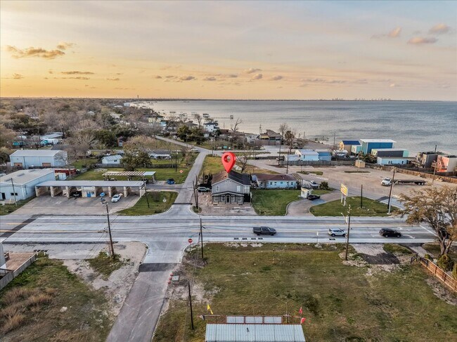 More details for 114 Grand Ave, Bacliff, TX - Office for Lease