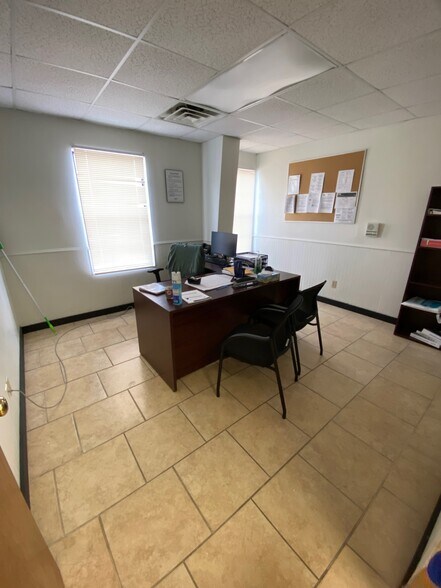 2112 N Bolton Ave, Alexandria, LA à vendre - Photo du bâtiment - Image 2 de 37