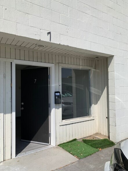 20371 Prairie St, Chatsworth, CA à louer - Photo du bâtiment - Image 3 de 14