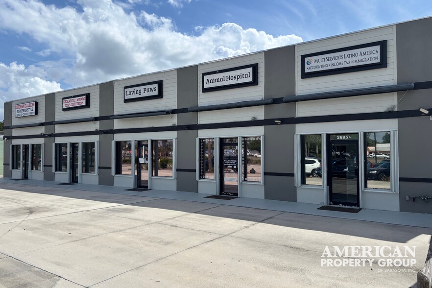 2695 Tamiami Trl, Port Charlotte, FL à louer - Photo du bâtiment - Image 3 de 18