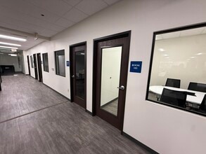 319 E Warm Springs Rd, Las Vegas, NV for lease Interior Photo- Image 2 of 12