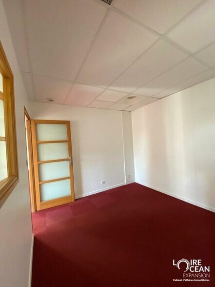 Bureau dans Basse-Goulaine à louer - Photo du bâtiment - Image 2 de 9