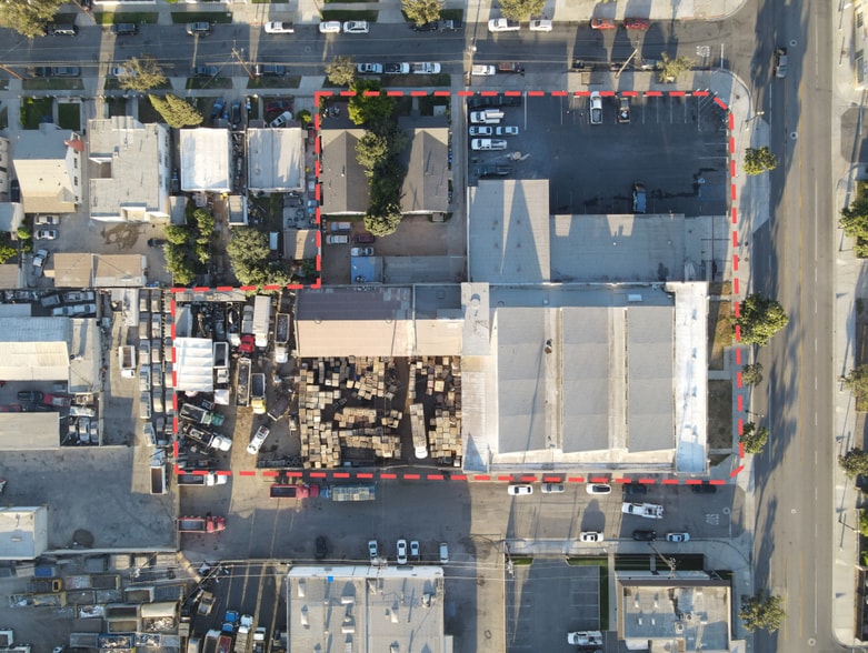 1111 E 4th Street Redevelopment portfolio of 1 properties for sale on LoopNet.ca - Building Photo - Image 2 of 6