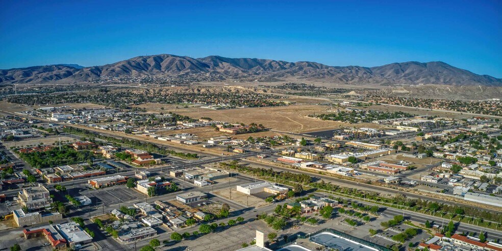 SWC of West Ave 0 & 10th St W, Palmdale, CA à louer - Photo du bâtiment - Image 2 de 6