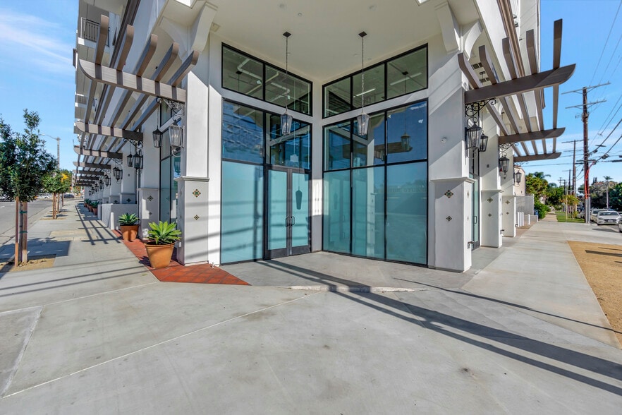 1180 S La Brea Ave, Los Angeles, CA à louer - Photo du bâtiment - Image 3 de 3