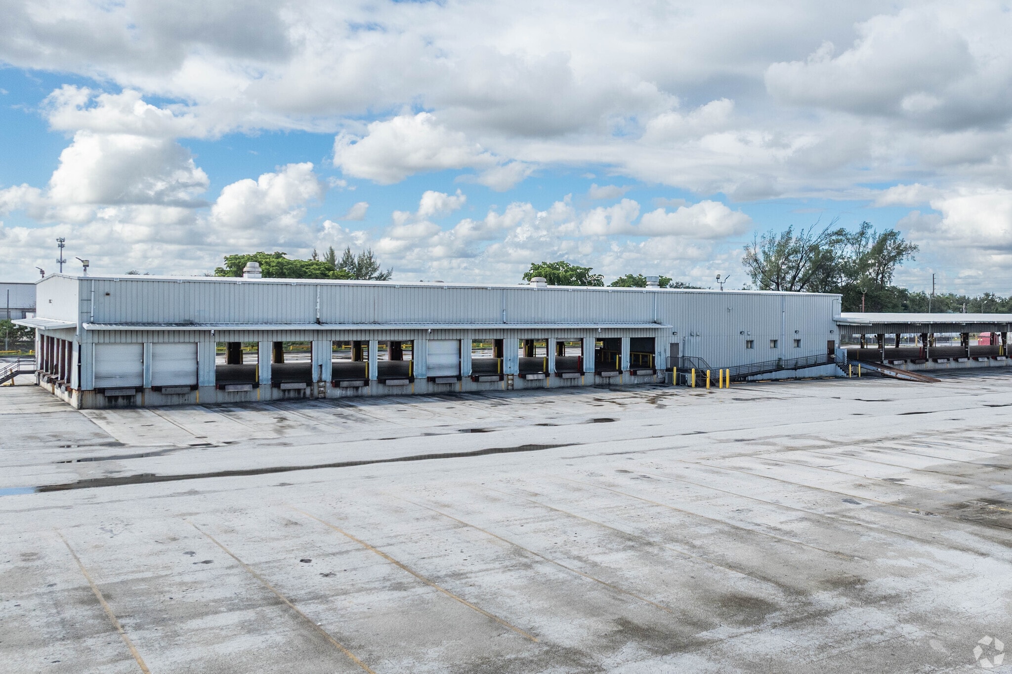 7000 NW 60th St, Miami, FL à louer Photo principale- Image 1 de 6