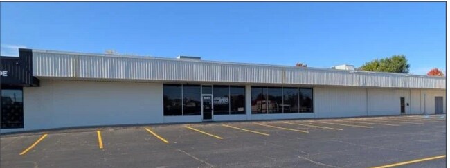 Plus de détails pour 840 Clark St, Big Rapids, MI - Commerce de détail à louer