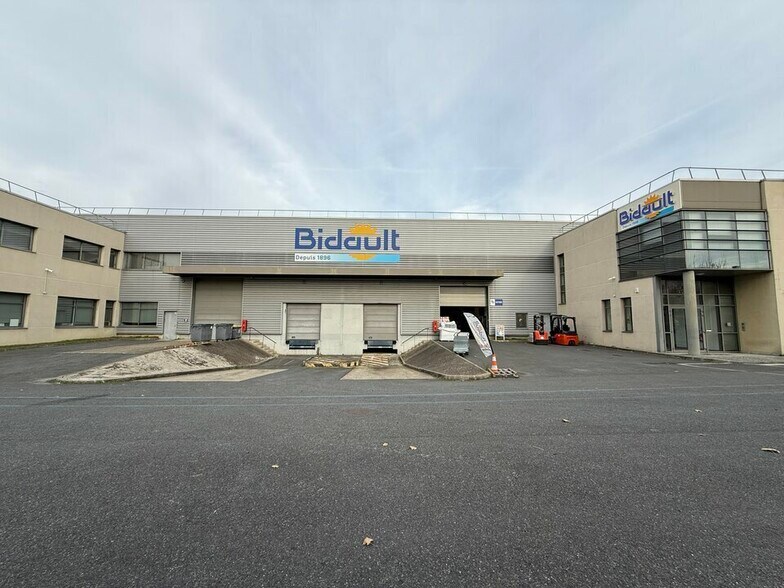 Industriel dans Gennevilliers à louer - Photo du bâtiment - Image 1 de 12