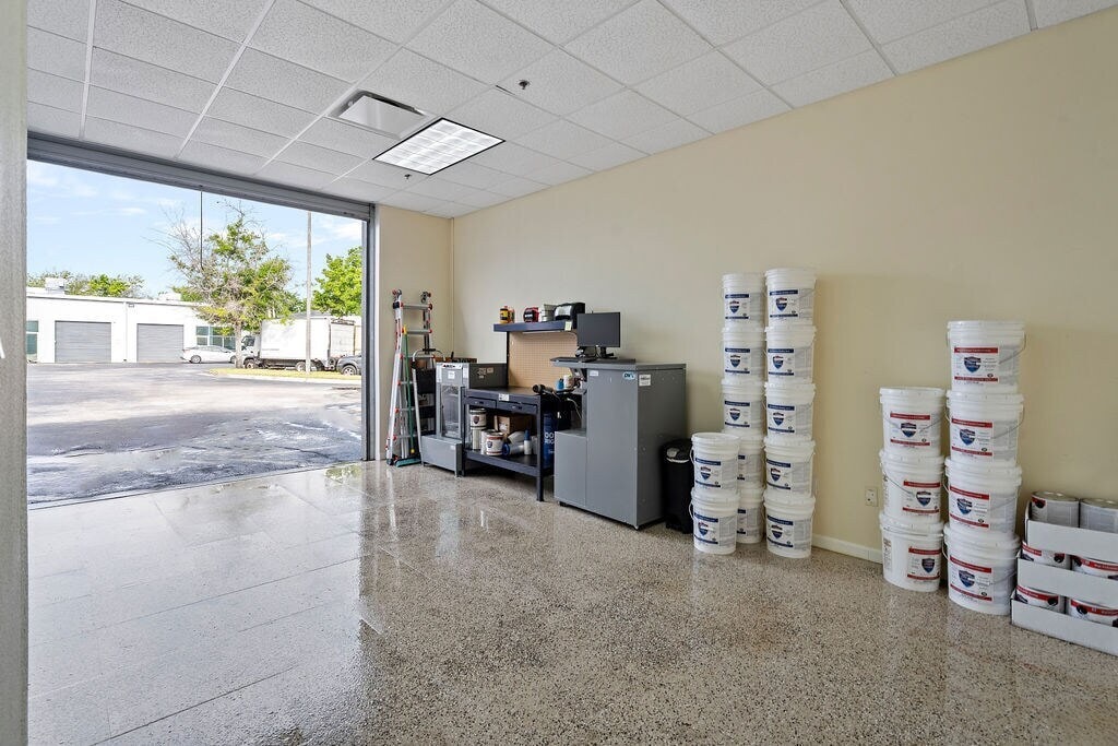 7901 Kingspointe Pky, Orlando, FL 32819 - Unit 20 - - Interior Photo - Image 1 of 7