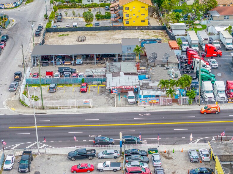 2395 NW 36th St, Miami, FL à louer - Photo du bâtiment - Image 3 de 22