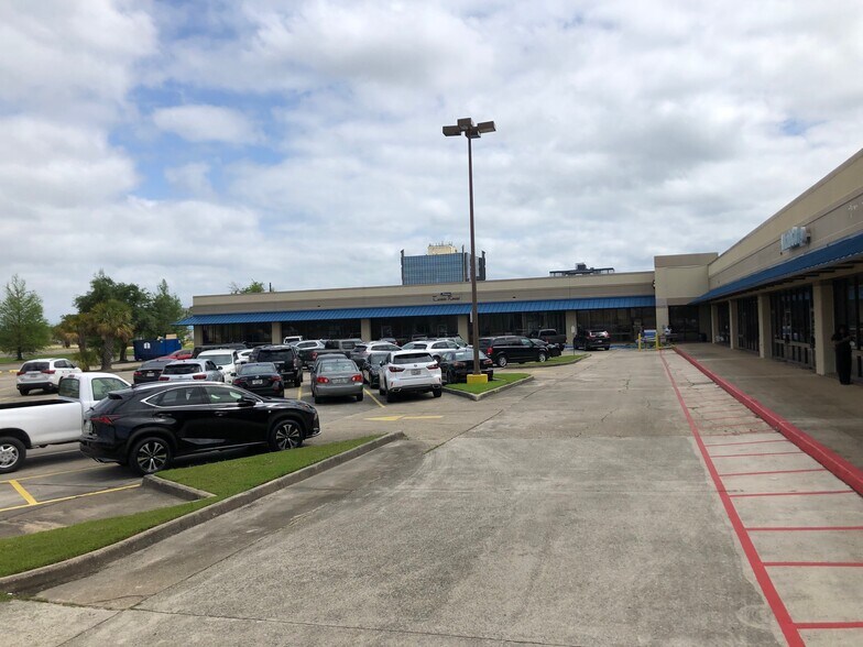 9900 Lake Forest Blvd, New Orleans, LA for lease - Building Photo - Image 2 of 6