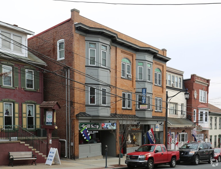 35-39 E Philadelphia Ave, Boyertown, PA for lease - Primary Photo - Image 1 of 14