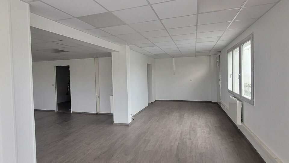 Office in Le Grand-Quevilly for lease - Interior Photo - Image 3 of 12