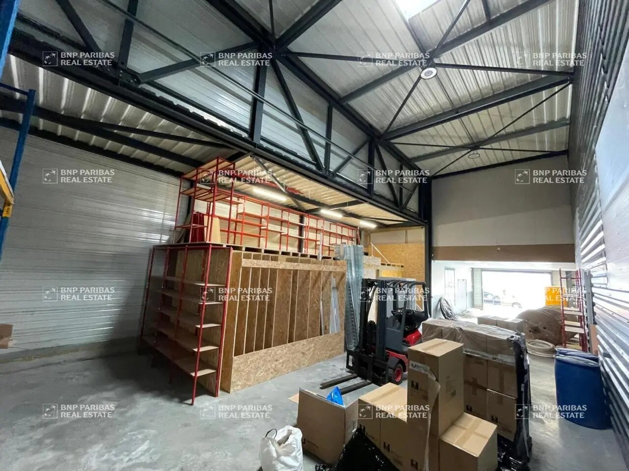 Office in Seclin for lease Interior Photo- Image 1 of 13