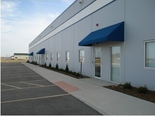 Plus de détails pour 101 Theodore Dr, Oswego, IL - Local d'activités à louer