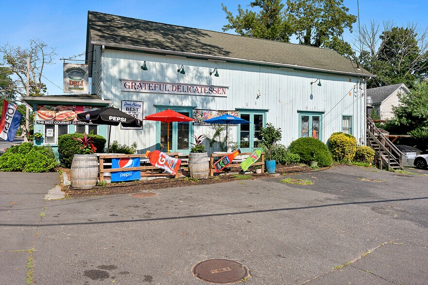 55700 Rt-25, Southold, NY à vendre - Photo du bâtiment - Image 2 de 15