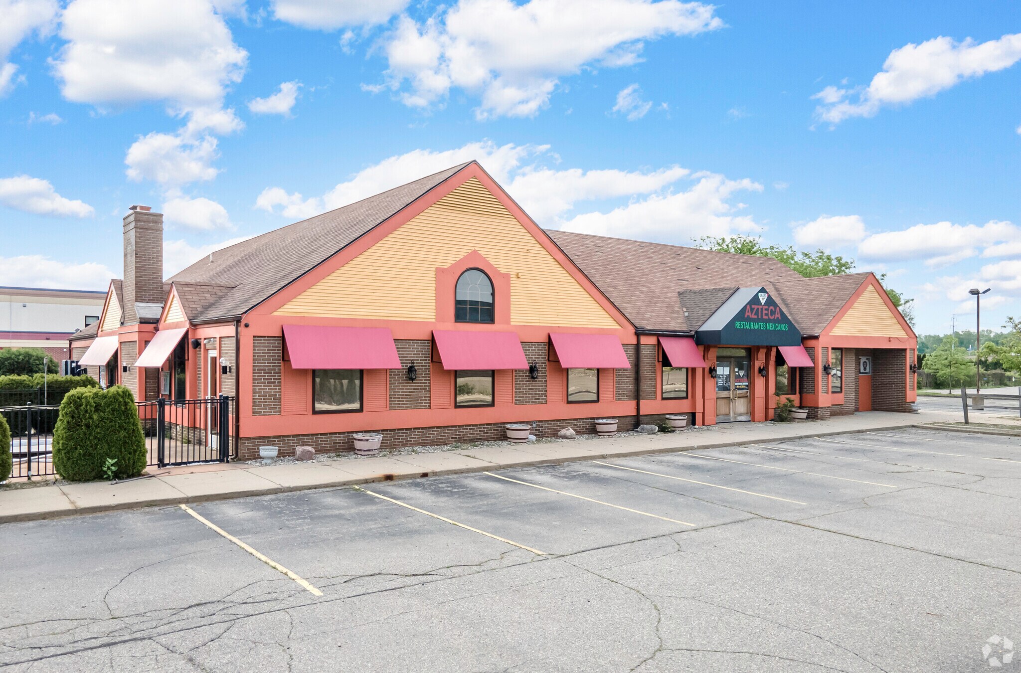 13100 Hall Rd, Sterling Heights, MI for lease Primary Photo- Image 1 of 5