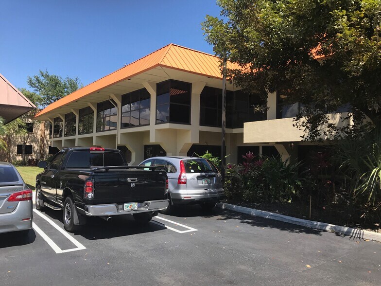 10621 N Kendall Dr, Miami, FL for lease - Building Photo - Image 2 of 7