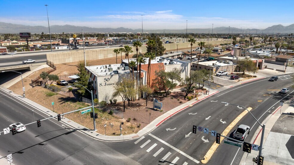 50 S Jones Blvd, Las Vegas, NV à louer - Photo du bâtiment - Image 3 de 13