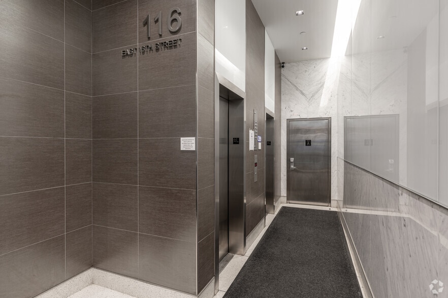 116 E 16th St, New York, NY for lease - Lobby - Image 2 of 9