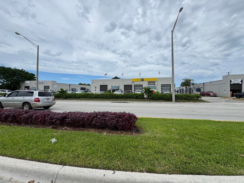 3725 Pembroke Rd, Hollywood, FL à louer - Photo du bâtiment - Image 2 de 7
