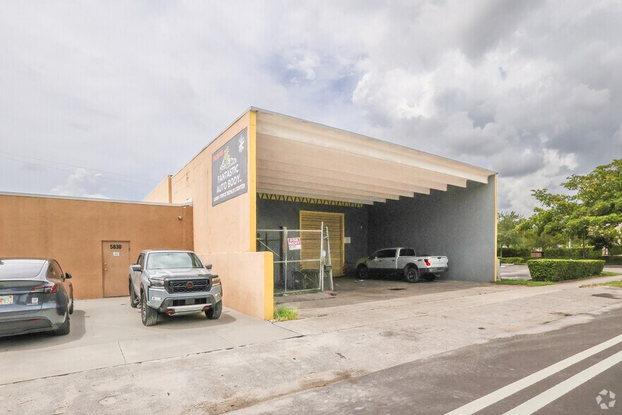 5832 Washington St, Hollywood, FL à vendre - Photo principale - Image 1 de 61