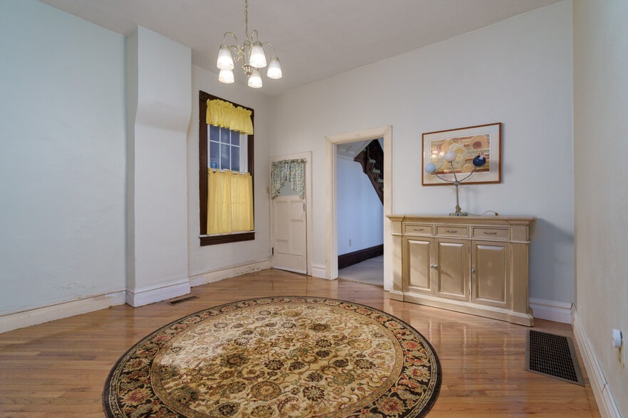 261 Lebanon Ave, Belleville, IL à vendre - Photo intérieure - Image 2 de 30