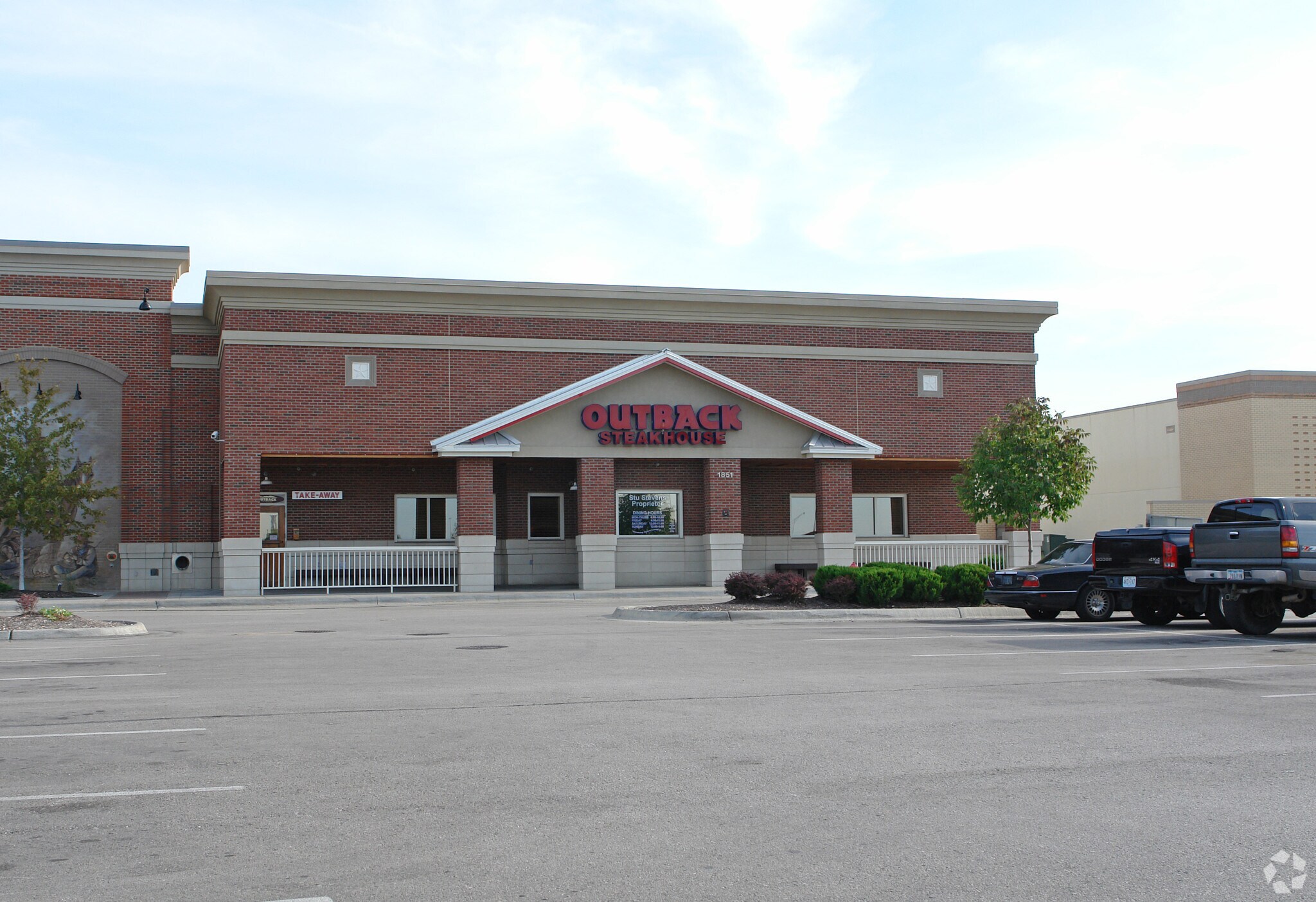 1851 Village West Pky, Kansas City, KS for lease Primary Photo- Image 1 of 3