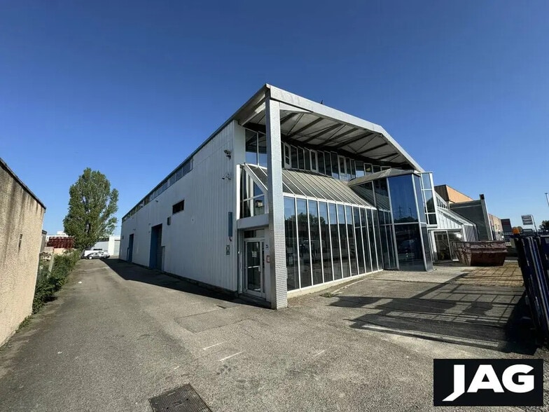 Flex in Vaulx-en-Velin for lease - Building Photo - Image 2 of 10
