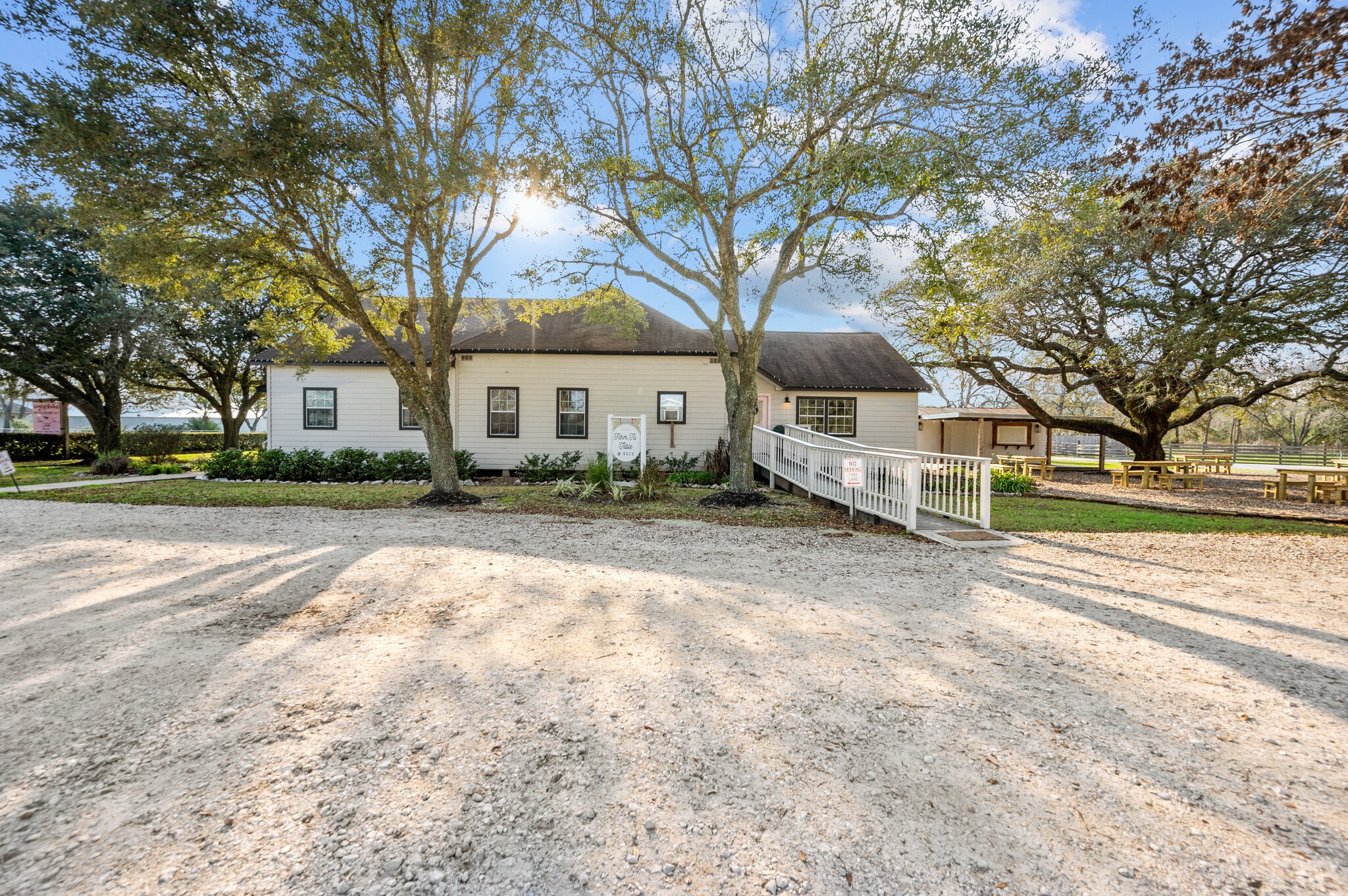 4319 N FM 565 Rd, Mont Belvieu, TX à louer Photo du bâtiment- Image 1 de 19